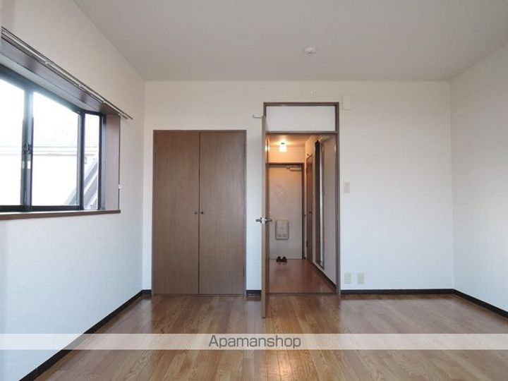 福岡県福岡市東区原田2丁目の賃貸アパートの居間