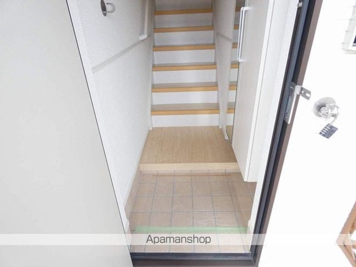 愛媛県今治市南高下町1丁目の賃貸アパートの玄関