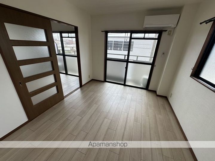 浅野ハイツの居間