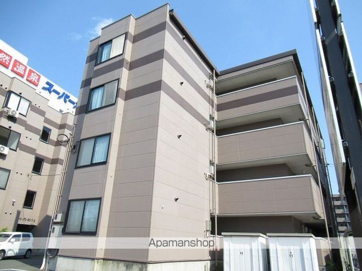 ドミール・クレセントBの外観