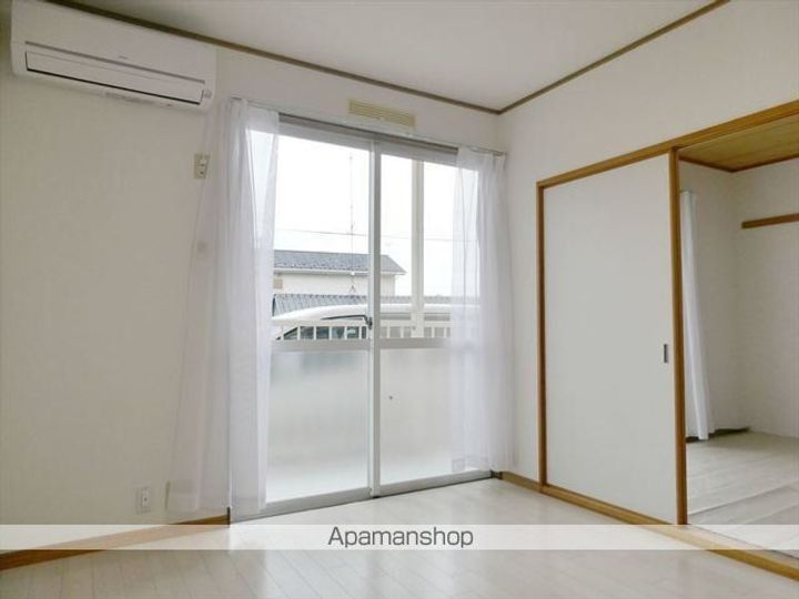 福島県郡山市片平町字大山南の賃貸アパートの居間