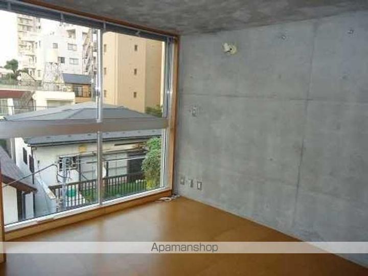 東京都新宿区矢来町の賃貸マンションの居間