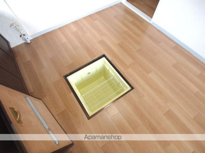 グラース関102の内装