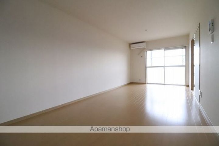 ピューラ城ヶ崎A棟の居間