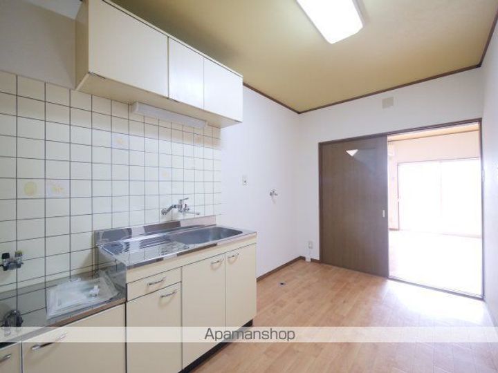 岡山県岡山市北区原の賃貸アパートのキッチン