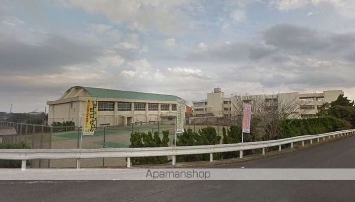 ドエルニシノの周辺