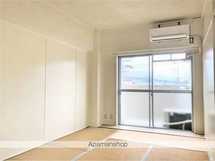 ビレッジハウス余座1号棟206の居間