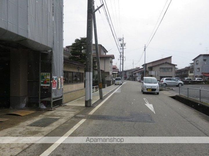 レジデンス桜山Ⅱ番館の周辺