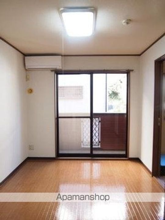 ハイライフ緑苑101の居間