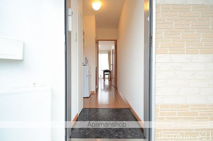 レオパレスPOLKAの玄関