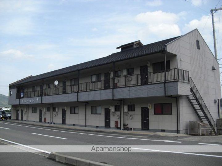 マンション吉8の外観