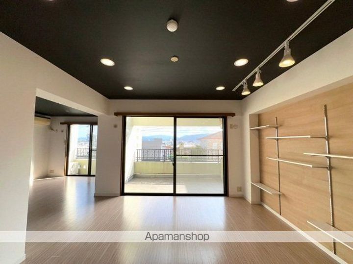 パロマヴィラ寺塚203号室の内装