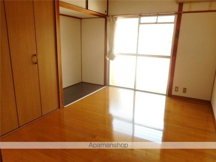 コーポアベニュー205の居間