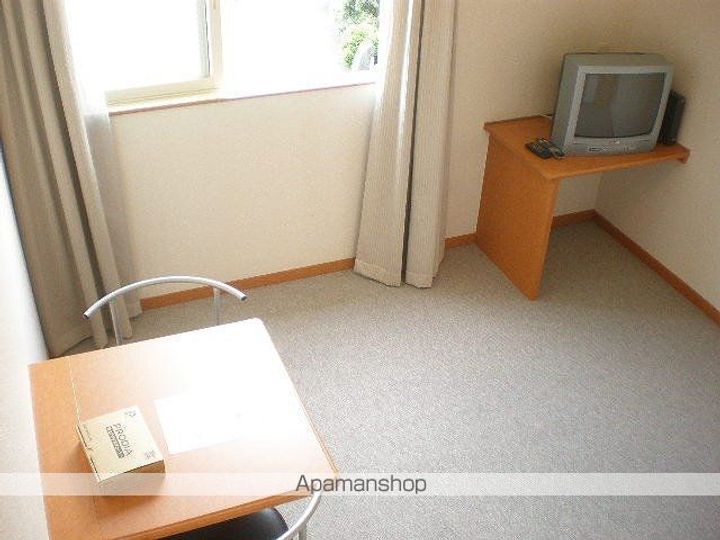 レオパレスEVERGREENの居間