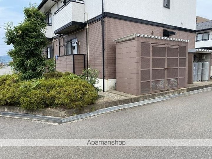 ロイヤルファミール Bの内装