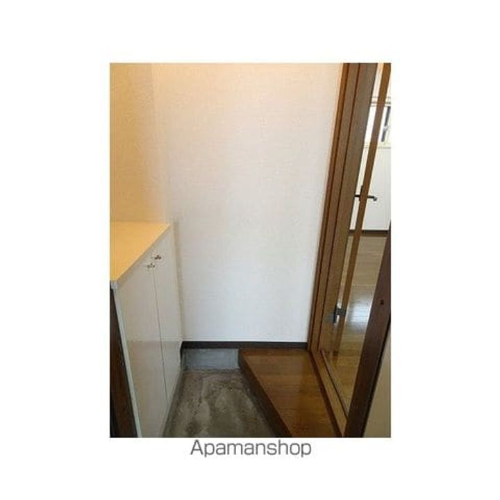 中ノ島センターパーク5番館202の玄関