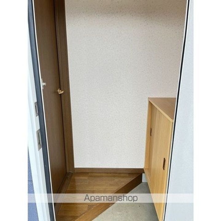 メゾン花園201の玄関