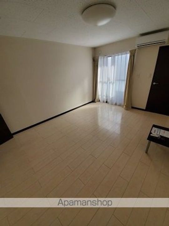 レオネクスト高針荒田Ⅰ104の居間