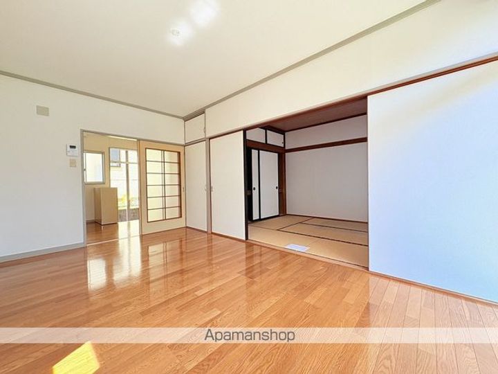 パレットルームゆりの居間