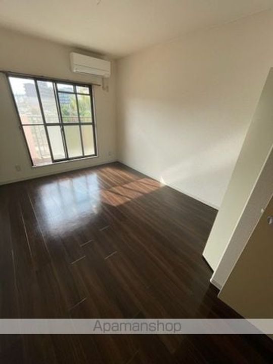 滋賀県草津市野路東5丁目の賃貸マンションの居間