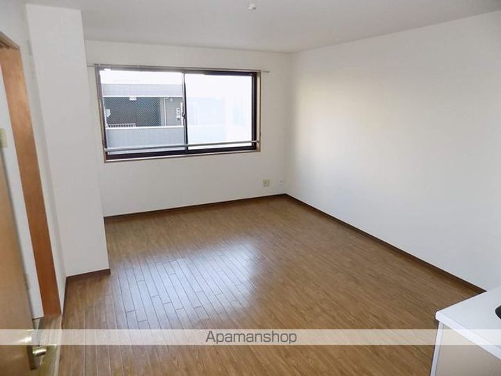 ハイネス西春302の内装