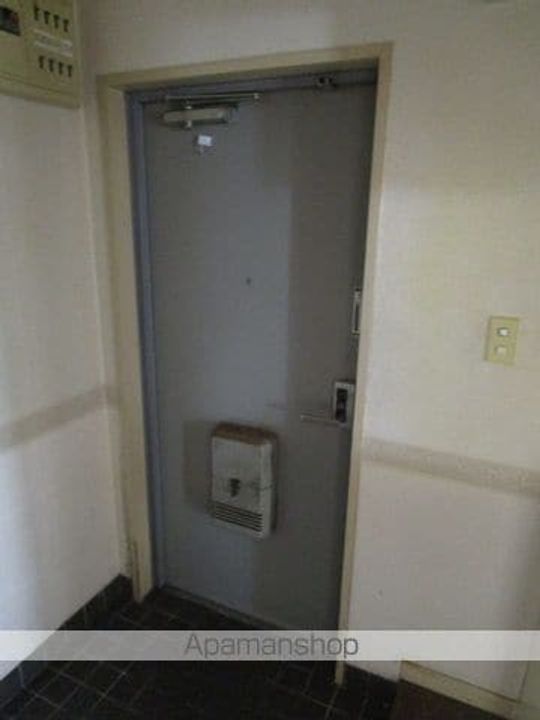 東京都杉並区高円寺南5丁目の賃貸マンションの玄関