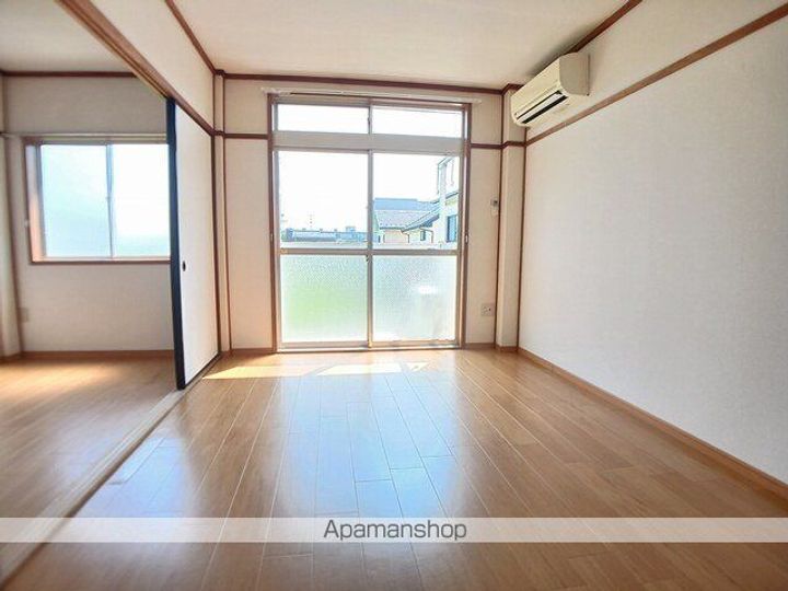 光コーポの居間