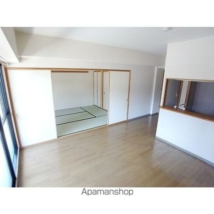 エーリス庄内の居間