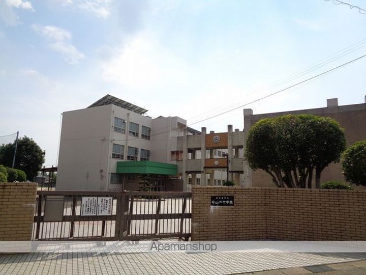 ウヴェルテュールの周辺