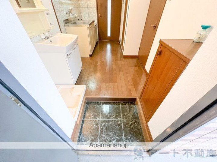 ブルーミングローズの玄関