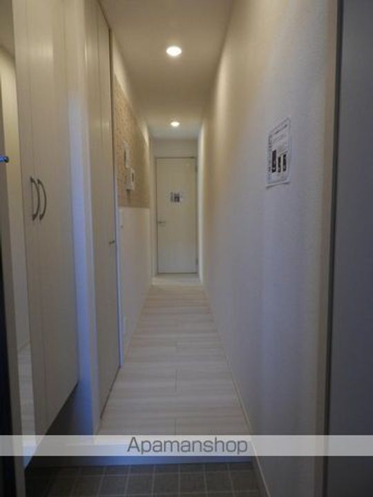 岡山県岡山市北区平野の賃貸アパートの玄関