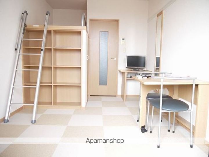 レオパレス虹205の居間