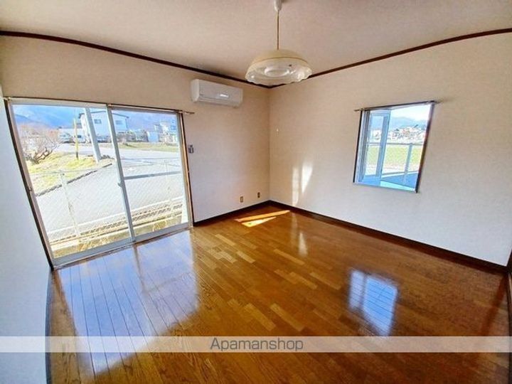 サンパレス安曇野B201の居間