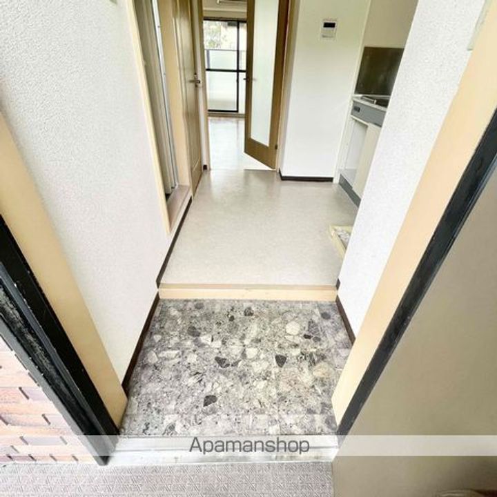 滋賀県大津市本堅田4丁目の賃貸マンション202の玄関