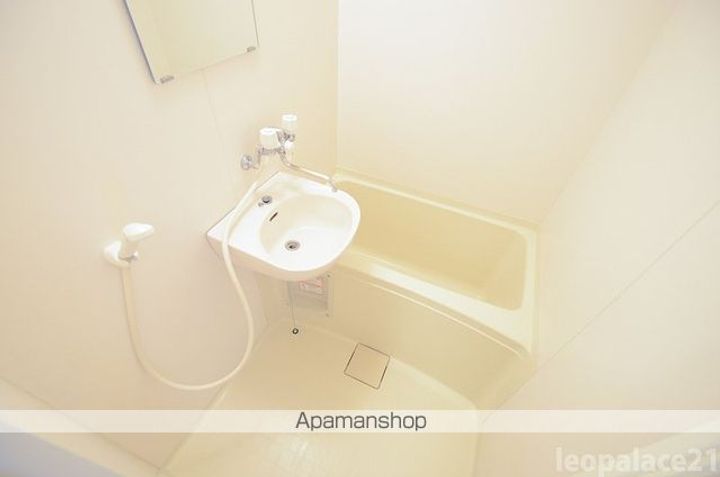 レオパレスIN六条の風呂