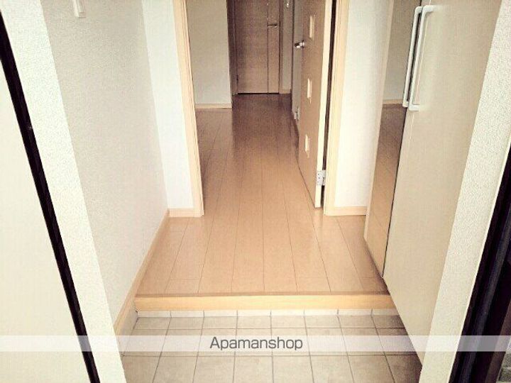 SUNLIT AIRY A棟の玄関