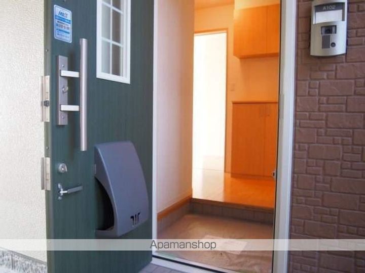 メゾン・ヴェールA101の玄関