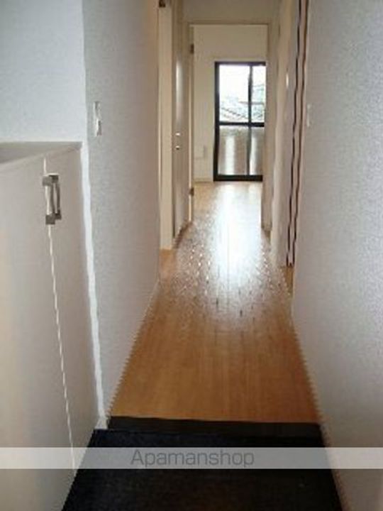 LUCIR本町303の玄関