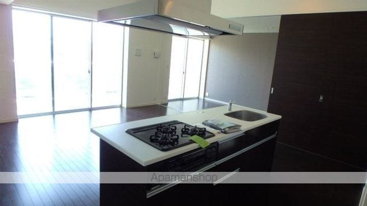 ラクレイス西新レジデンシャルタワー413の居間