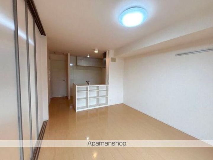 静岡県静岡市駿河区大谷の賃貸アパートの居間