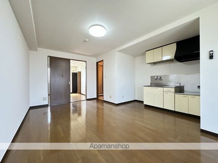 ピュアパレス七重浜304の居間