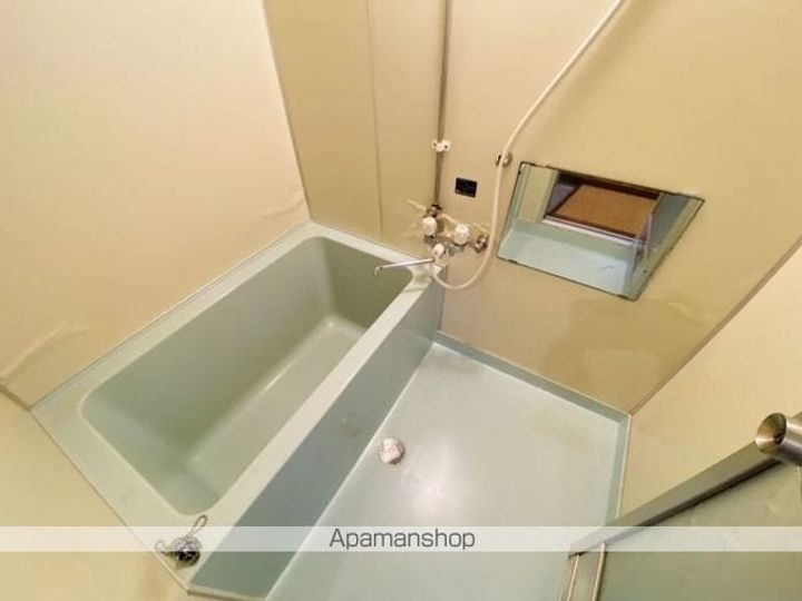 本通1丁目アパート(ホンドオリイッチョウメアパート)2階右の風呂