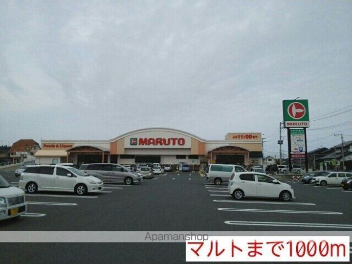 デュ・ソワールの周辺