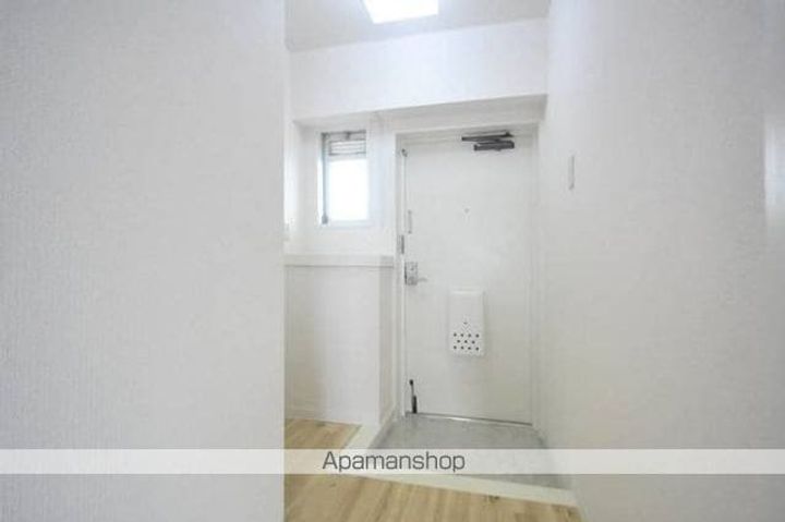 ビレッジハウス阿久和6号棟の玄関