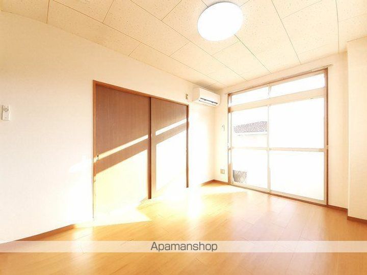 カーサ八幡林の居間