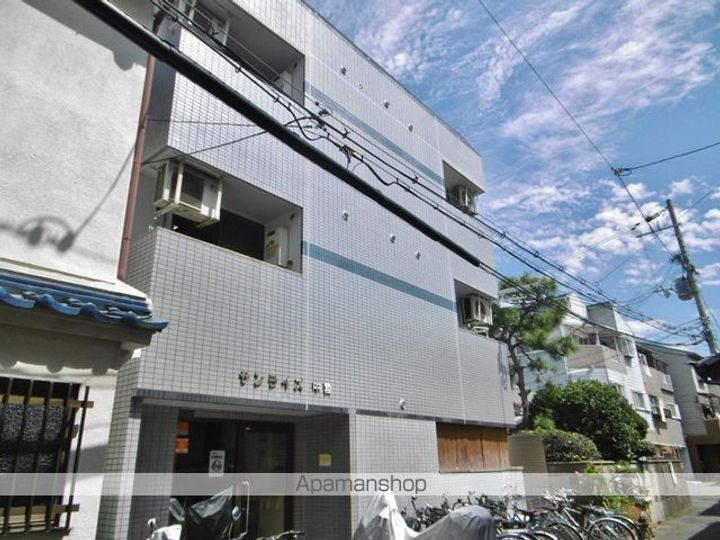 サンライズ中宮の外観