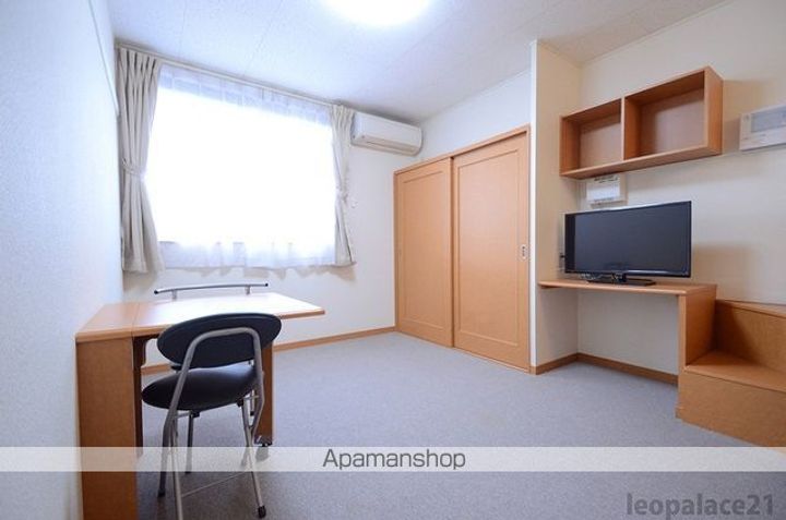 レオパレスラーク210の居間