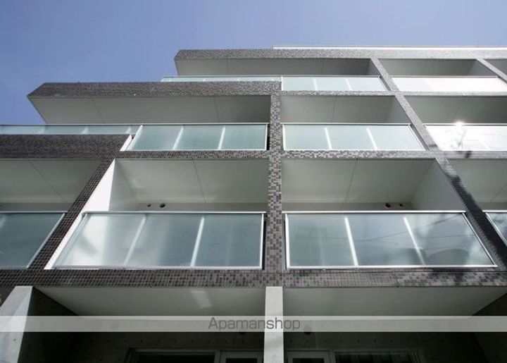 東京都渋谷区本町1丁目の賃貸マンションの外観