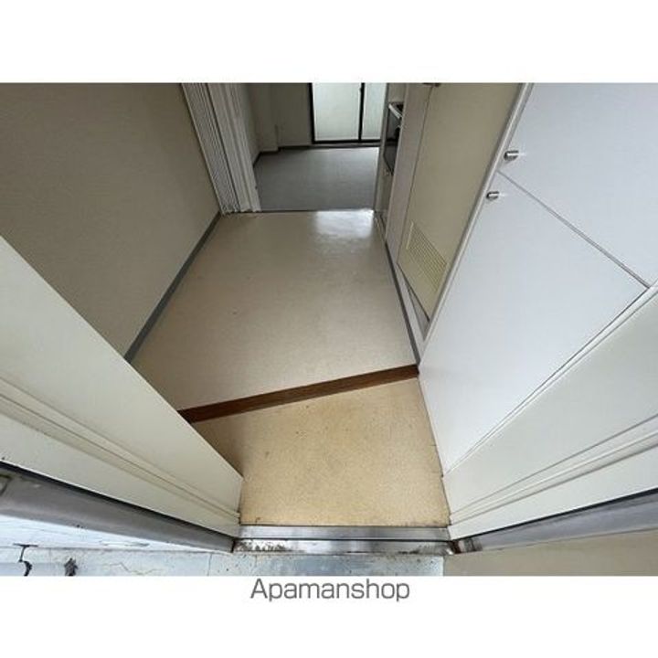 東京都渋谷区本町1丁目の賃貸マンションの玄関