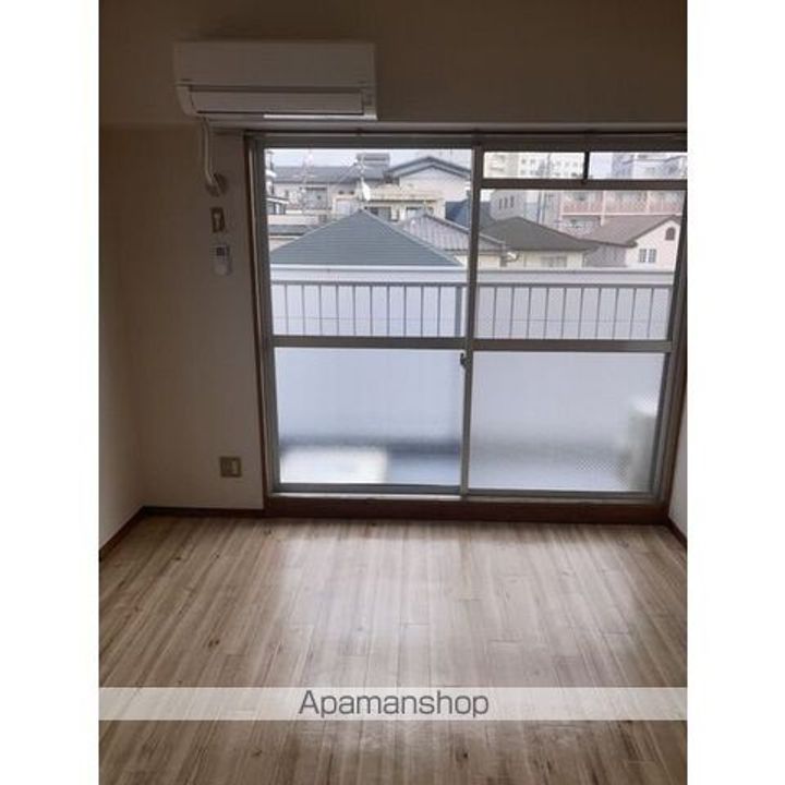 セントラルハイツ駒方303の居間